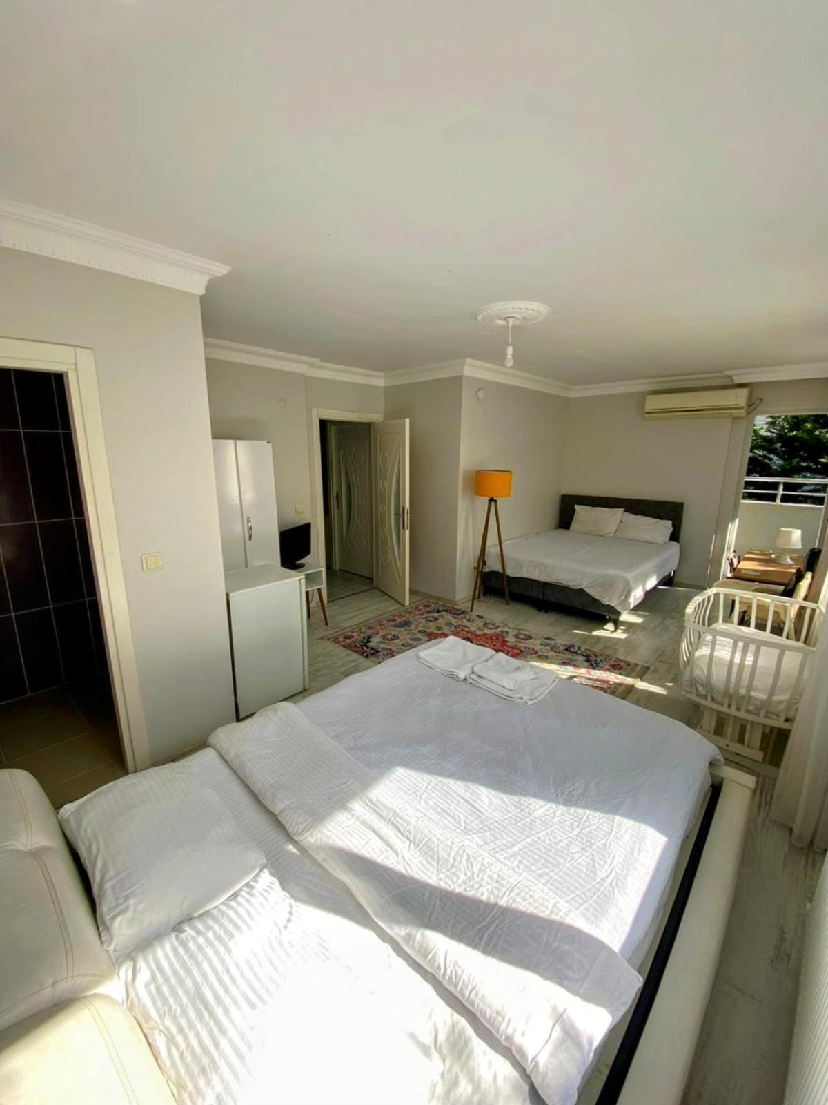Ahmet Teacher Hotel,6 Minutes From The Airport Arnavutkoy Kültér fotó