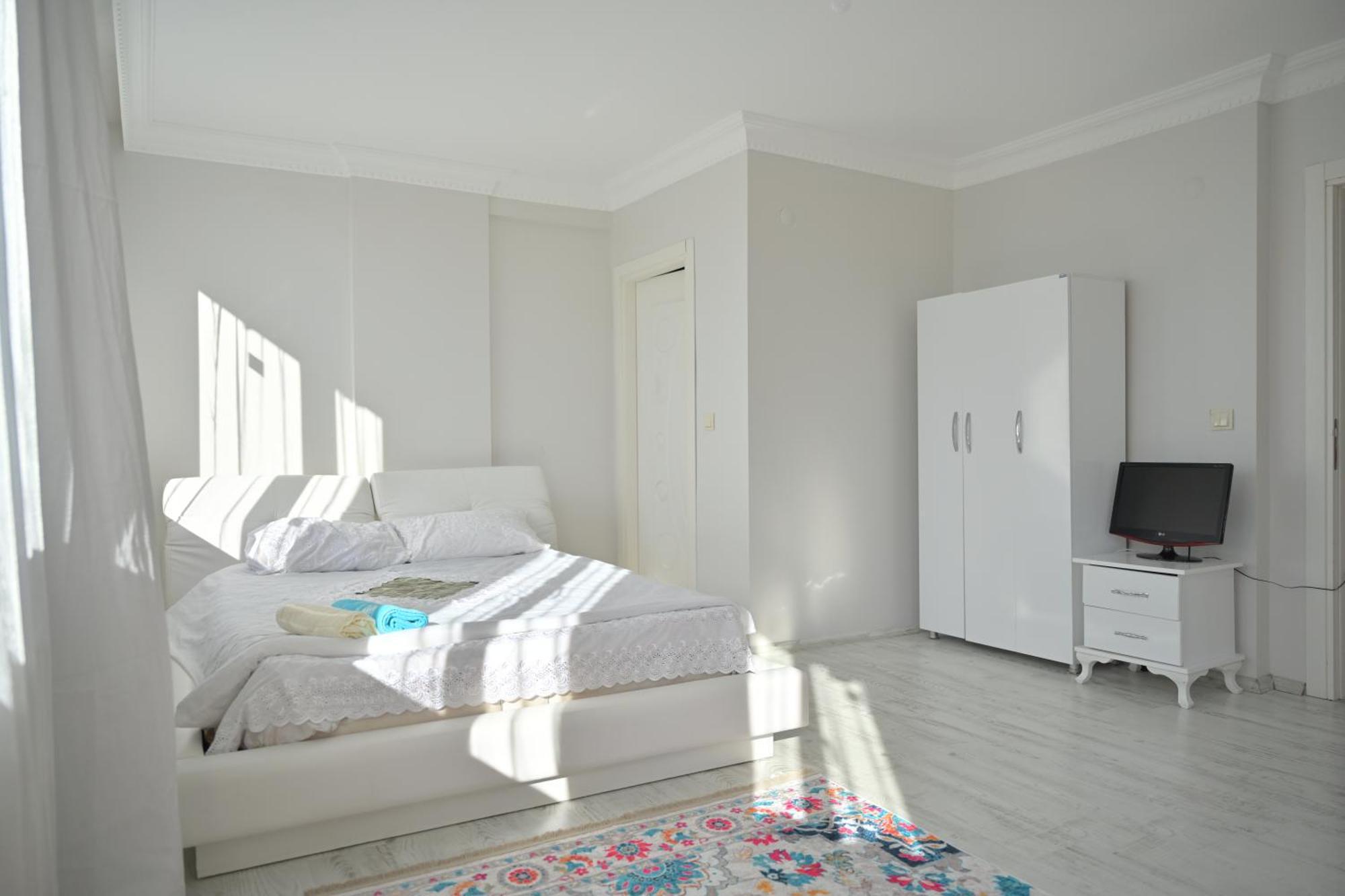 Ahmet Teacher Hotel,6 Minutes From The Airport Arnavutkoy Kültér fotó